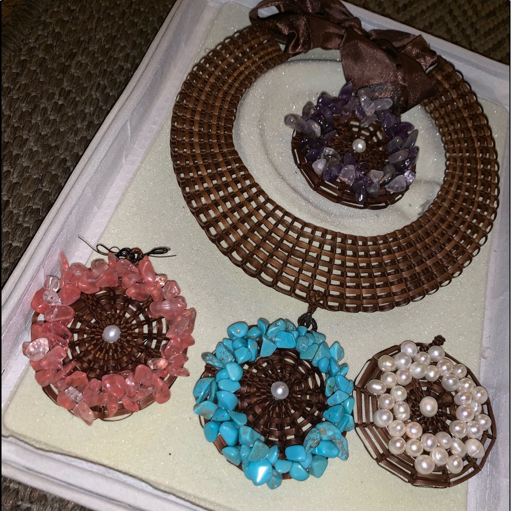 NWOT Handmade Natural Stone Pearl Necklace Set